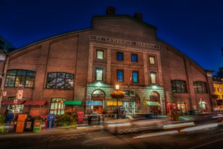 Toronto local museums photo by Jeff Smith on Unsplash