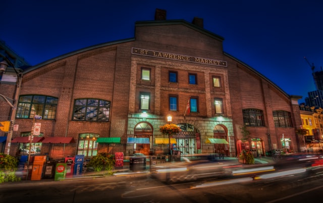 Toronto local museums photo by Jeff Smith on Unsplash